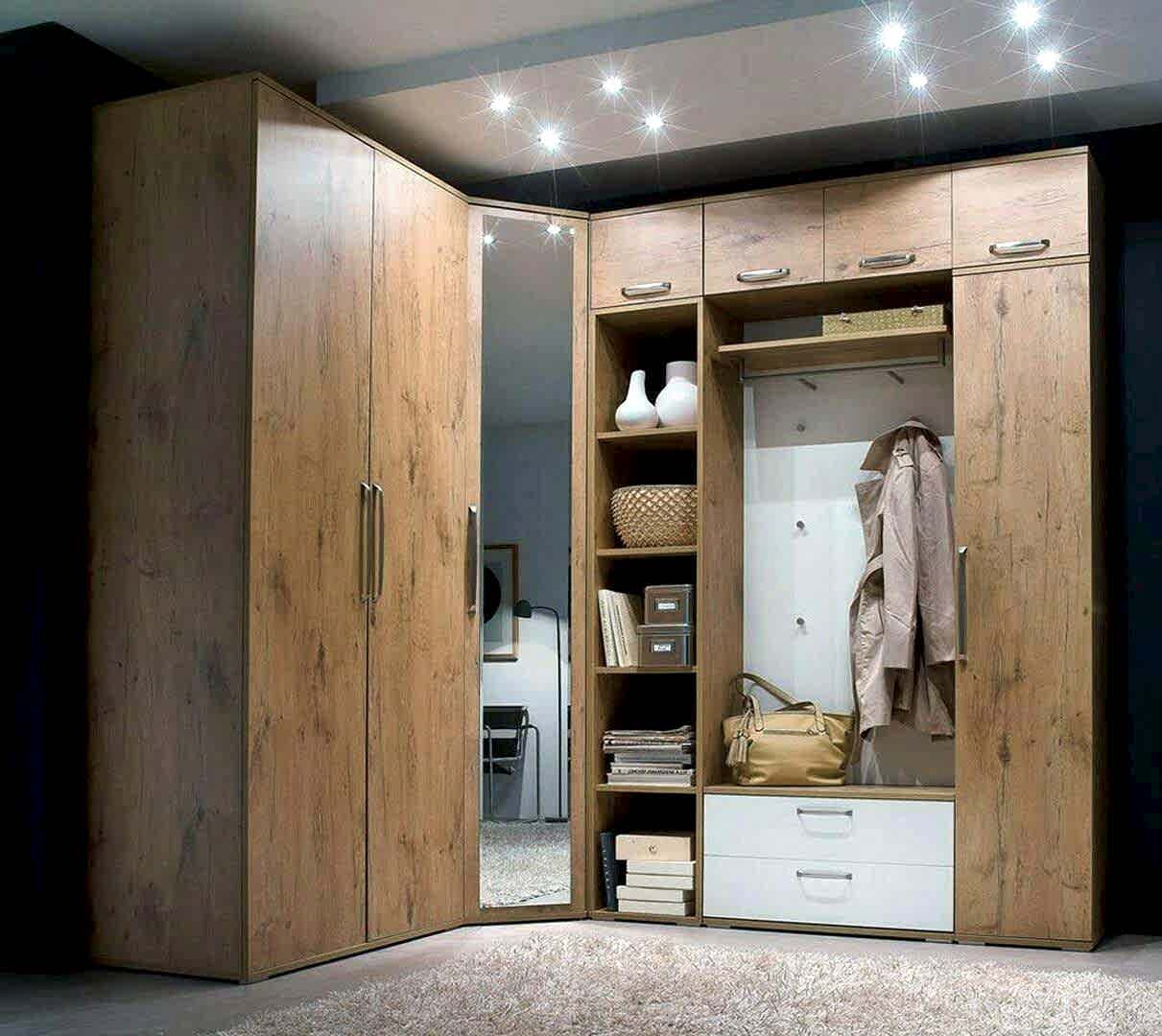 <span style="font-weight: bold;">
						В нашей компании вы сможете заказать шкаф, без дилерских накруток и наценок. Мы изготовим шкаф любого размера и конфигурации, в течении 3-4 дней.
					</span>